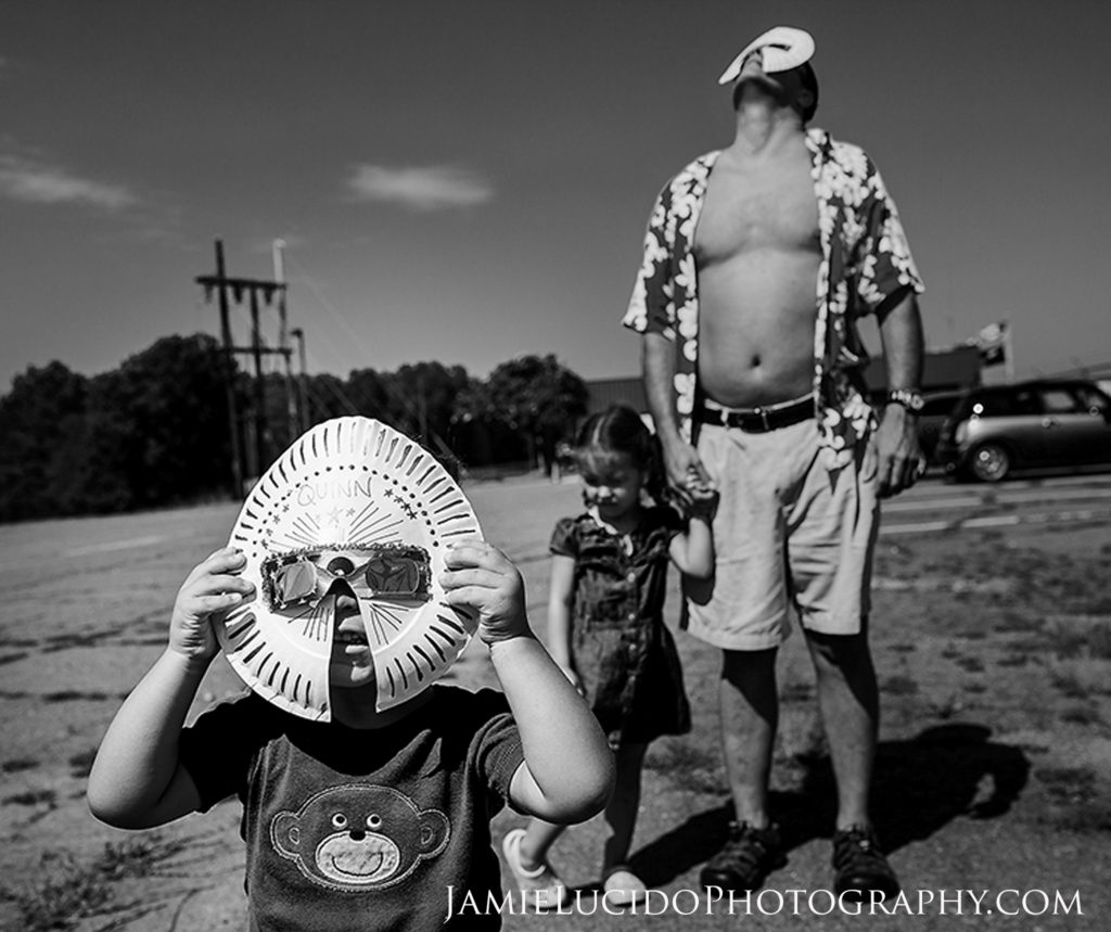 solar eclipse, family photography, documentary photography, children's photography