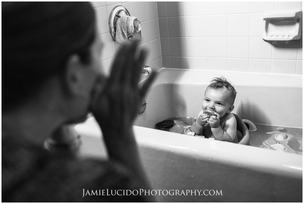 baby bathtub, baby games, documentary photo, documentary family, charlotte documentary photographer, jamie lucido photography