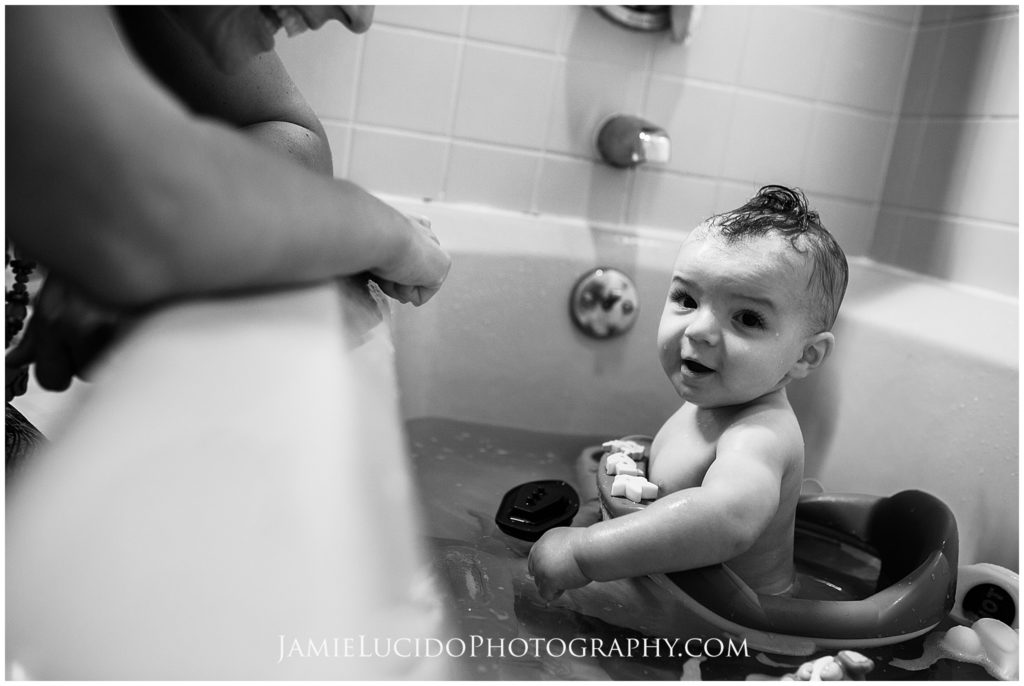 baby bath, getting clean, bathtime, black and white photography, jamie lucido family photographer