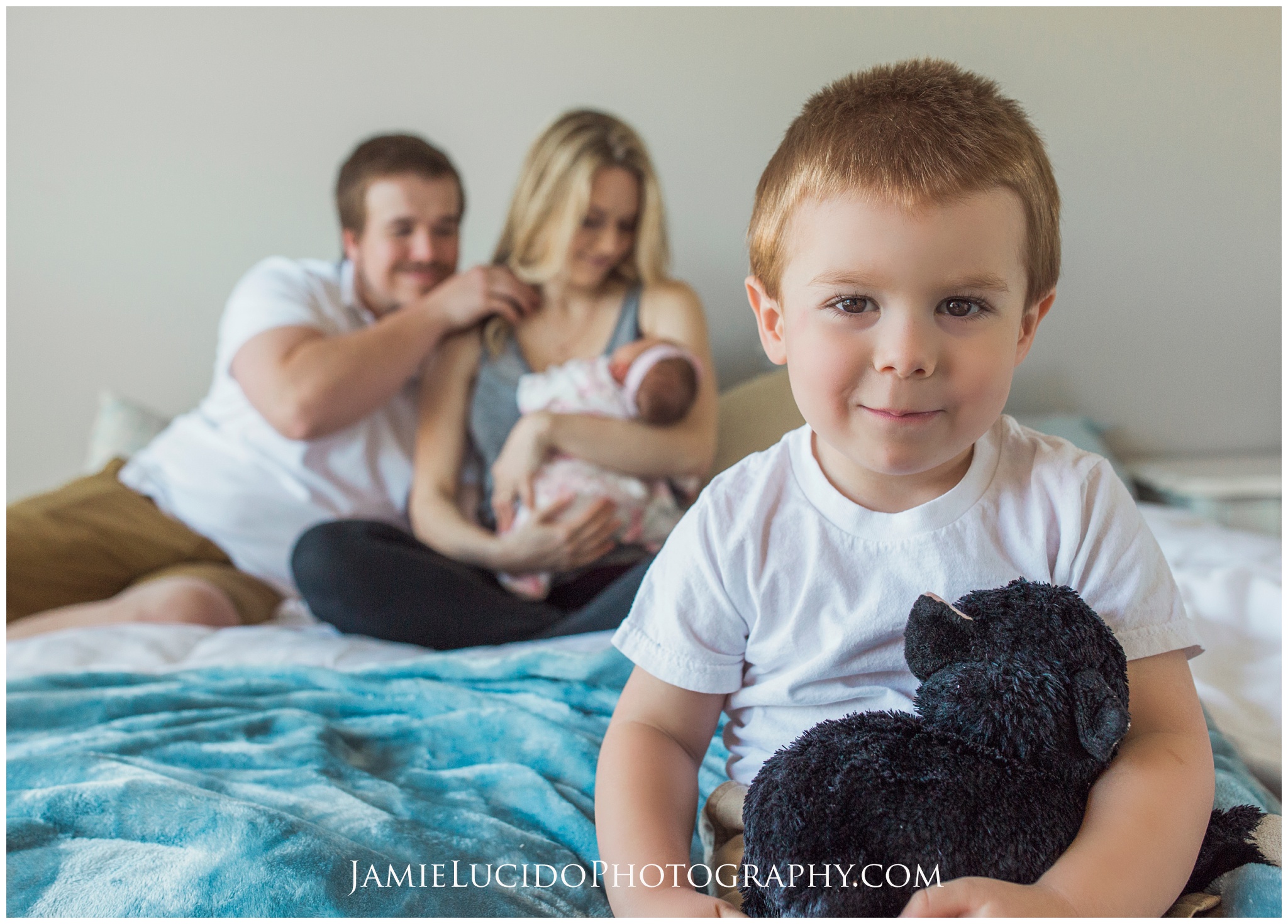 newborn photography, family photography, lifestyle session, at home session, welcome home photography