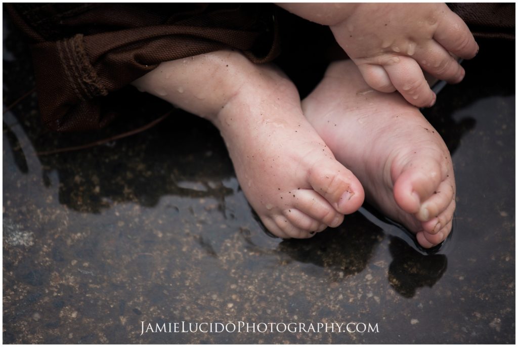documentary photographer, detail, baby feet, family lifestyle photography
