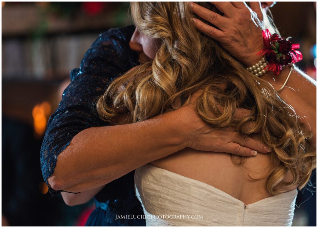 mother bride dance, wedding, ugly crying, mother daughter dance, family love, emotional photography, documentary photography, documentary photographer, wedding photographer