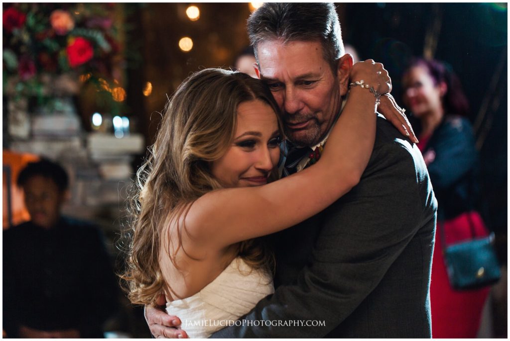 wedding dance, father daughter, emotional moment, captured wedding moments, real emotions