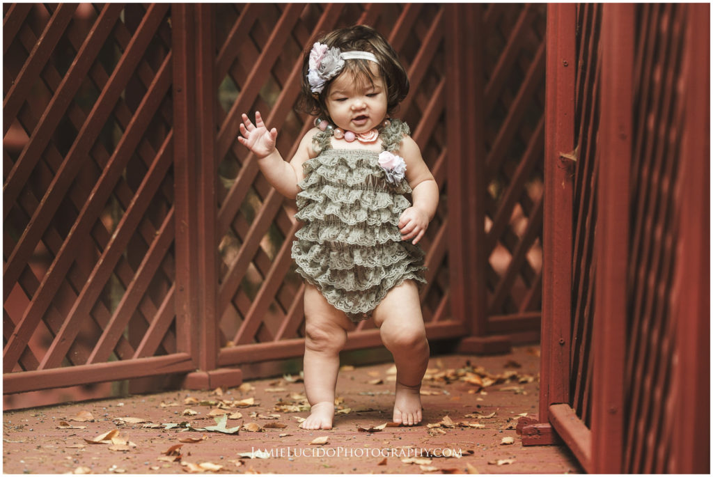 baby girl walking, first birthday, event photography, photographer, family photographer, family photography