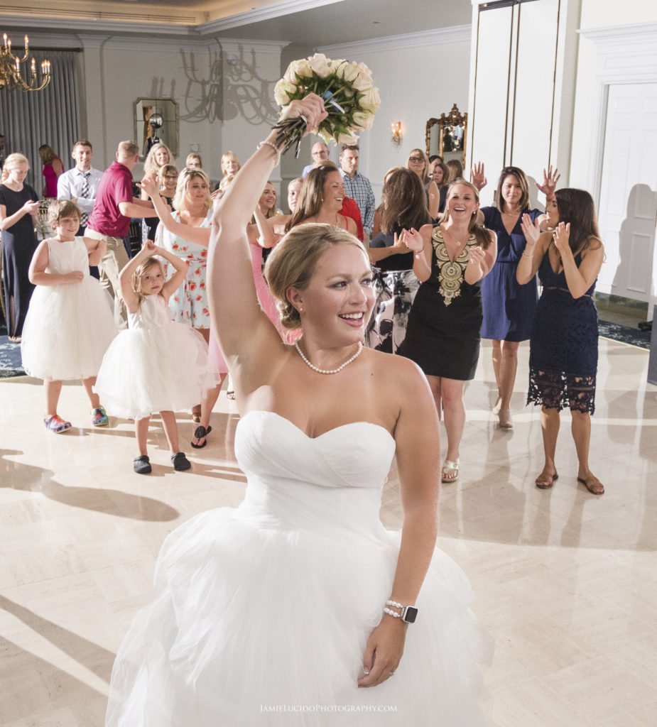 bouquet toss, reception traditions, wedding day, must have shots